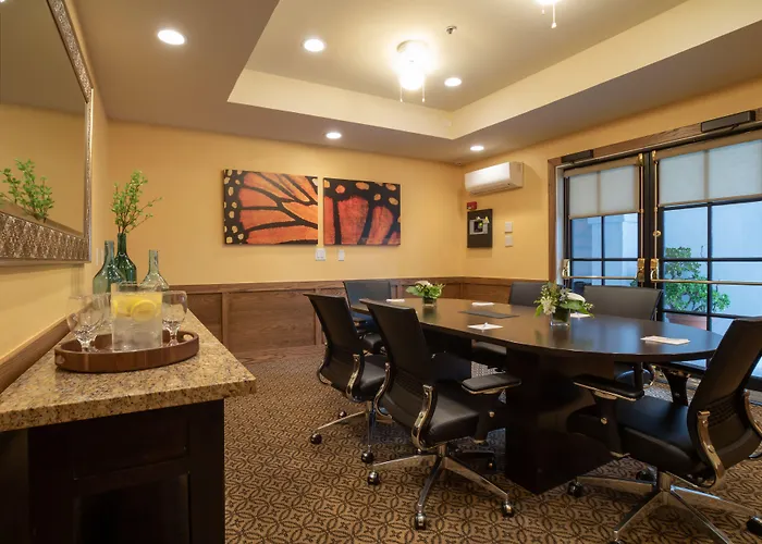 Oxford Suites Pismo Beach
